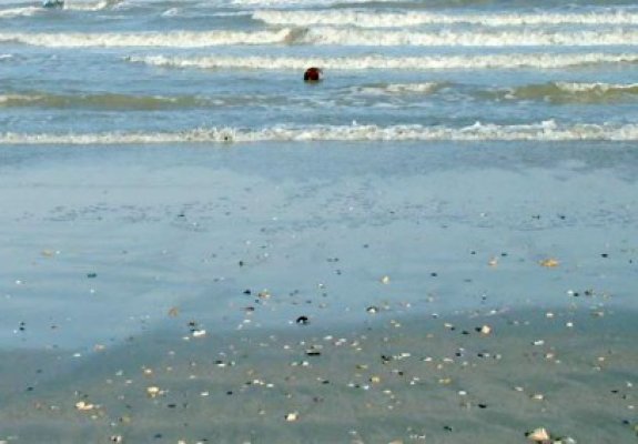 Alertă în Mamaia: turiştii au sunat la 112, crezând că au găsit o torpilă în mare